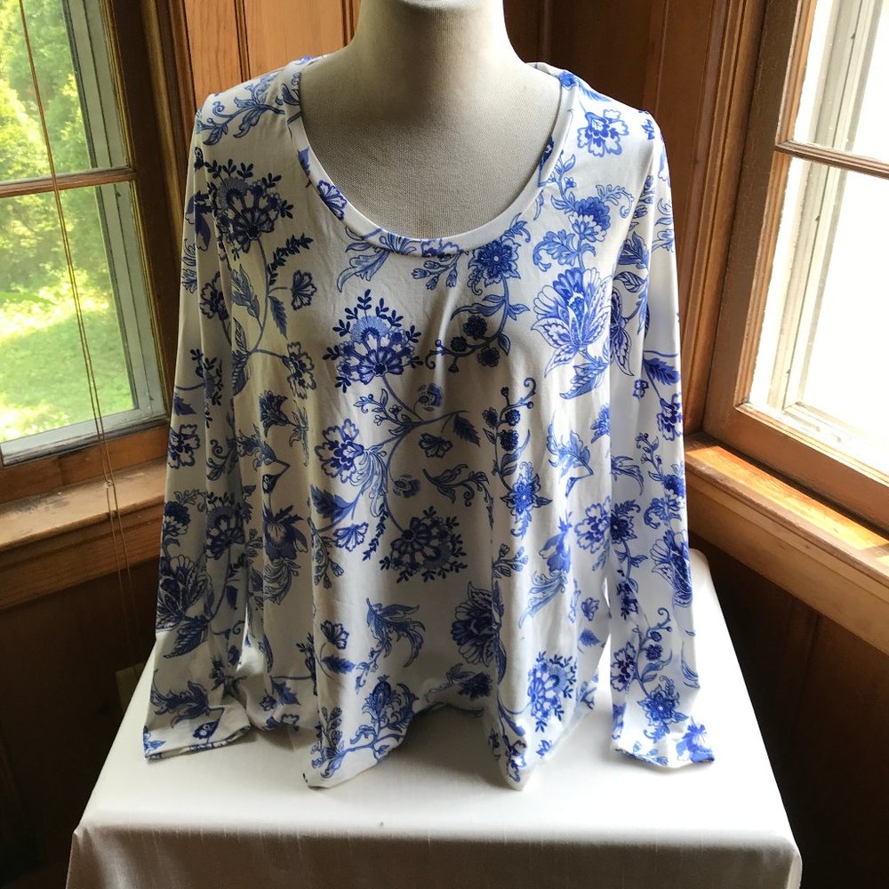 NWT BY DESIGN long sleeve blue and white shirt, size Medium. - Picture 1 of 3